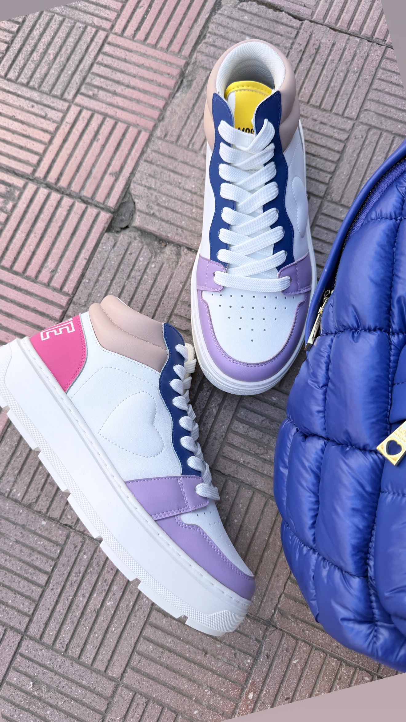 Sneakers Love Moschino